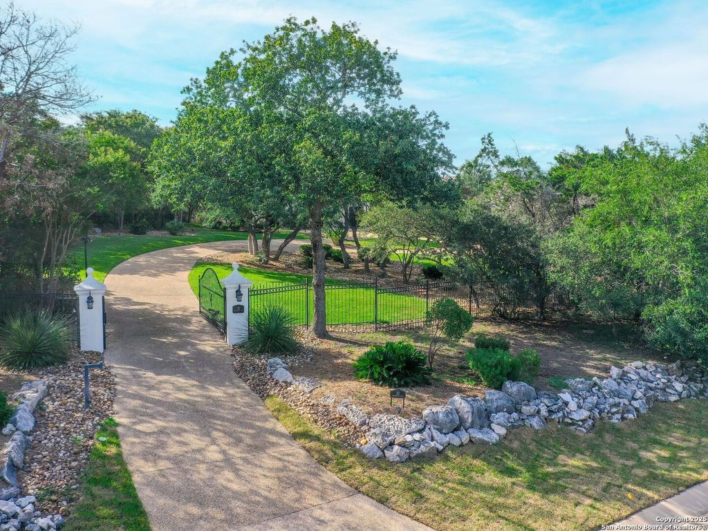 Photo of 10 Champions Run, San Antonio, TX 78258 (MLS # 1888405)