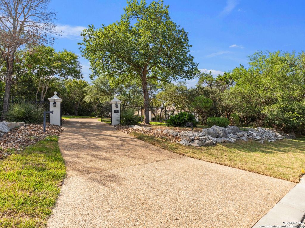 Photo of 10 Champions Run, San Antonio, TX 78258 (MLS # 1888405)