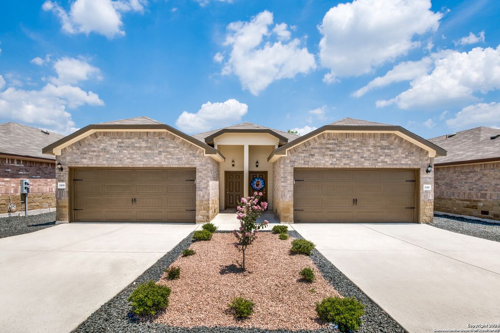 Photo of 406-408 Emma Dr, New Braunfels, TX 78130 (MLS # 1991195)