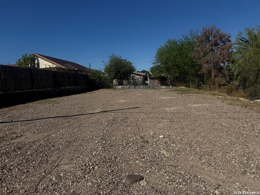 850 CALLEJON NEVISCA, EAGLE PASS, TX 78852 - Image 51fbb856de87be808468da0f68dfbf3a/2346522565