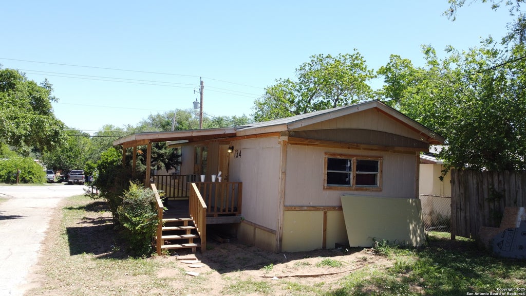 Photo of 128 WINSHIP RD, Pleasanton, TX 78064 (MLS # 1962034)