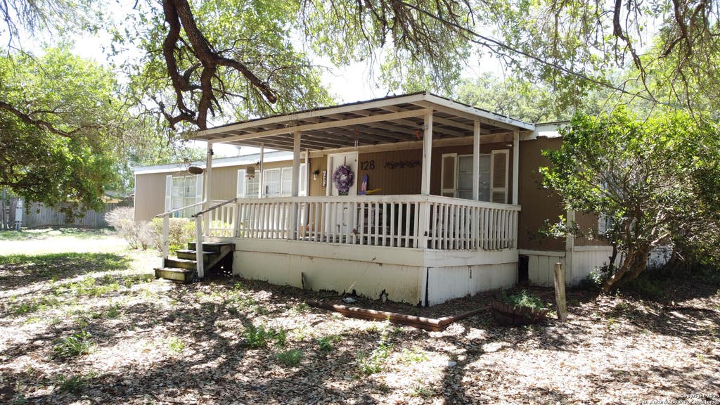 Photo of 128 WINSHIP RD, Pleasanton, TX 78064 (MLS # 1962034)