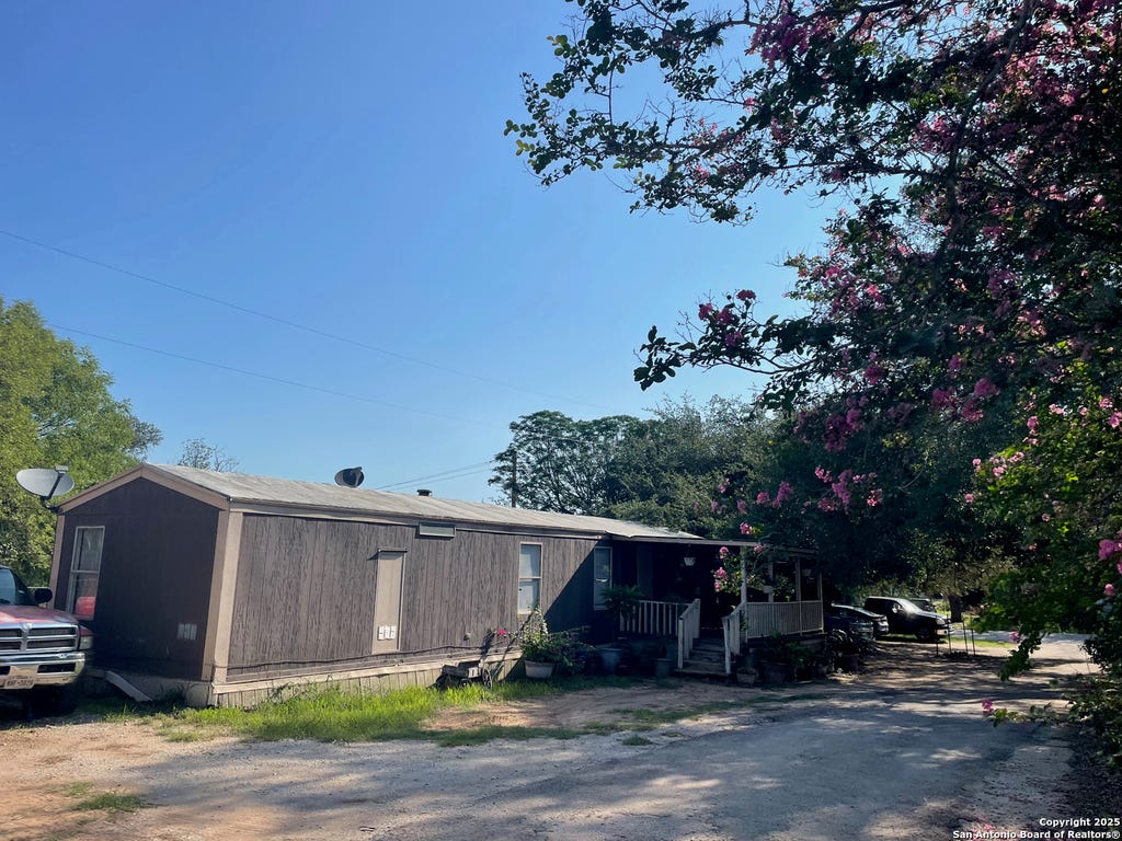 Photo of 128 WINSHIP RD, Pleasanton, TX 78064 (MLS # 1962034)
