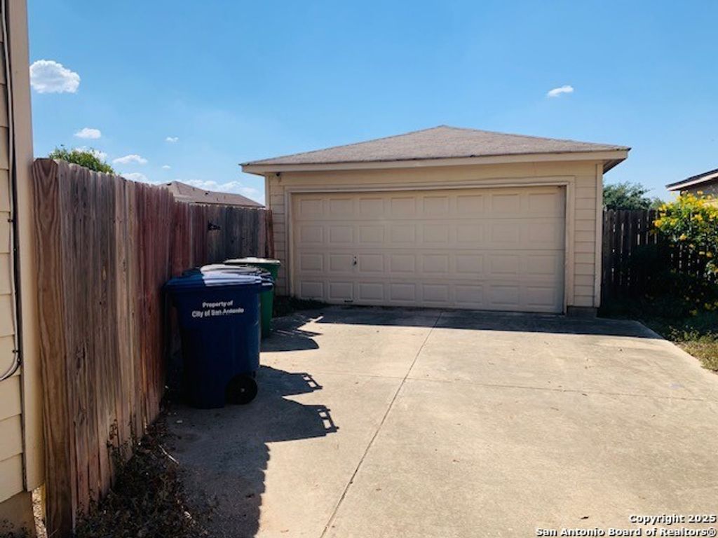 Photo of 10311 Lateleaf Oak, San Antonio, TX 78223 (MLS # 1916102)