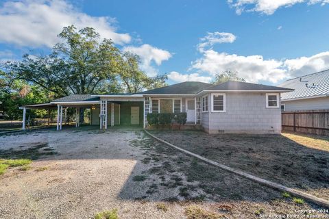 A home in Hondo