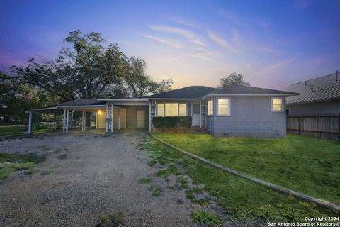 A home in Hondo