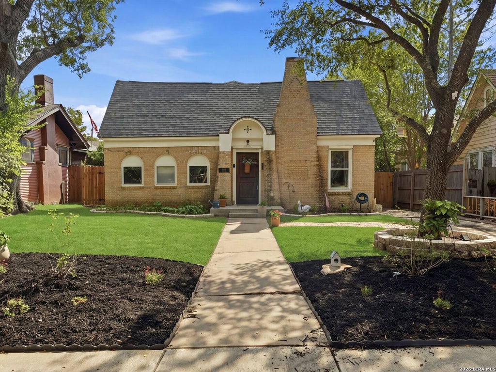 Photo of 2024 W Summit Avenue, San Antonio, TX 78201 (MLS # 2023836)