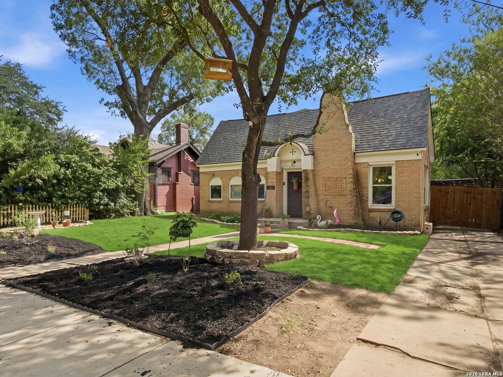 Photo of 2024 W Summit Avenue, San Antonio, TX 78201 (MLS # 2023836)