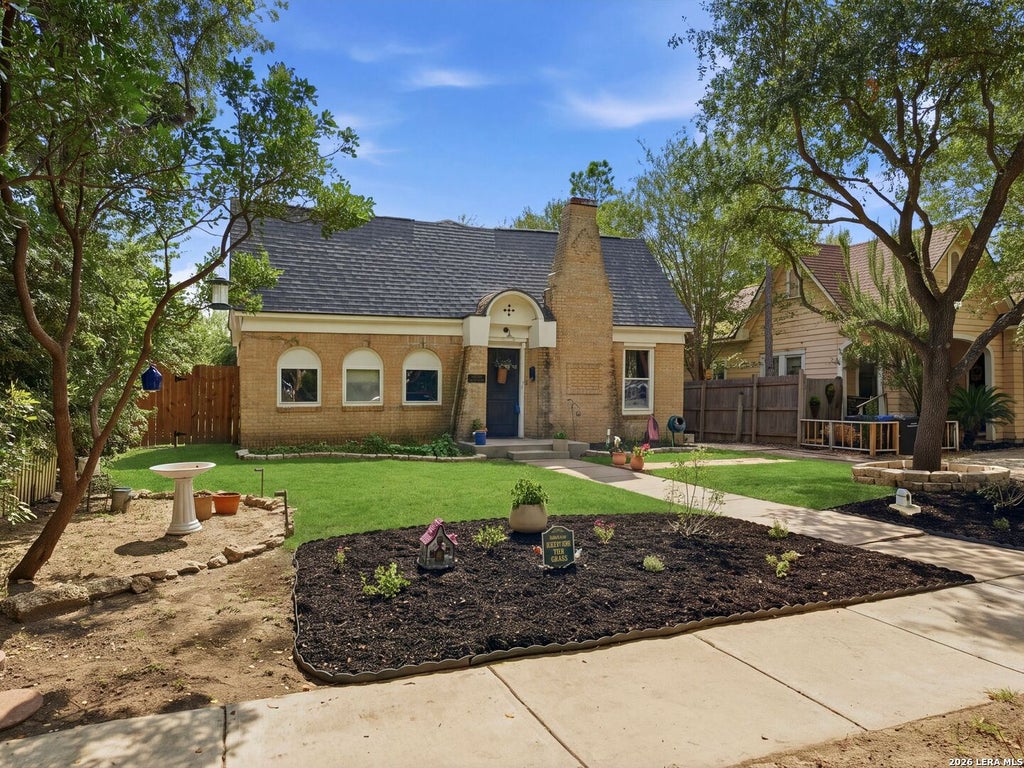 Photo of 2024 W Summit Avenue, San Antonio, TX 78201 (MLS # 2023836)