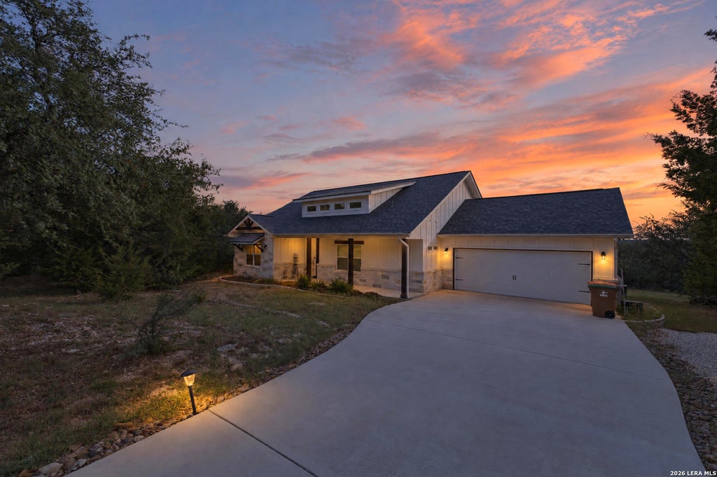 Photo of 1091 Ewing Ct, Canyon Lake, TX 78133 (MLS # 2024145)