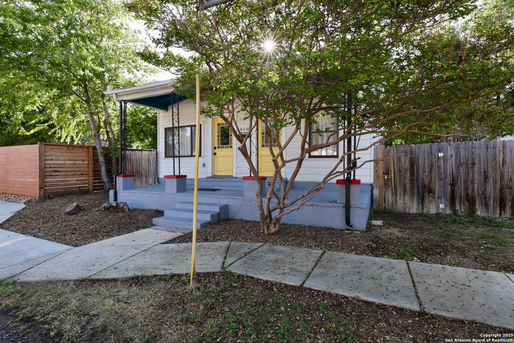 Photo of 410 Riddle St, San Antonio, TX 78210 (MLS # 1898218)