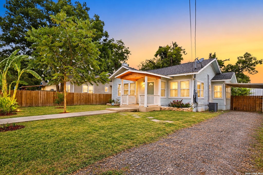 Photo of 129 Jeffrey, San Antonio, TX 78201 (MLS # 2018568)
