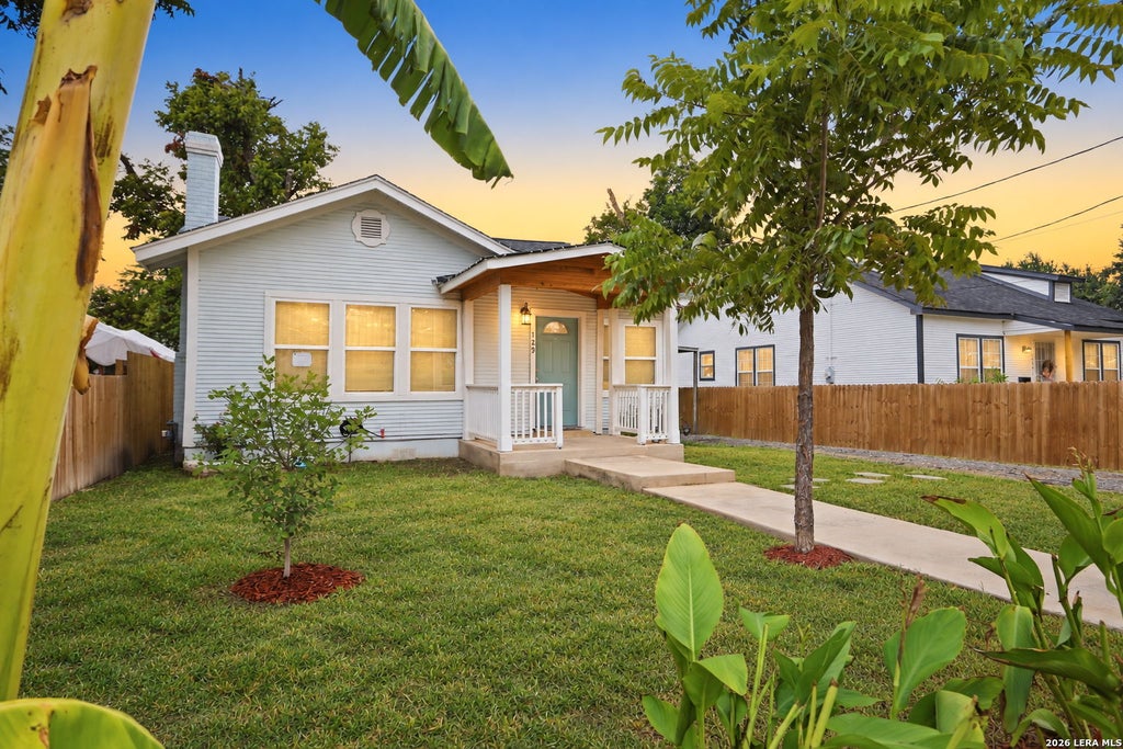 Photo of 129 Jeffrey, San Antonio, TX 78201 (MLS # 2018568)