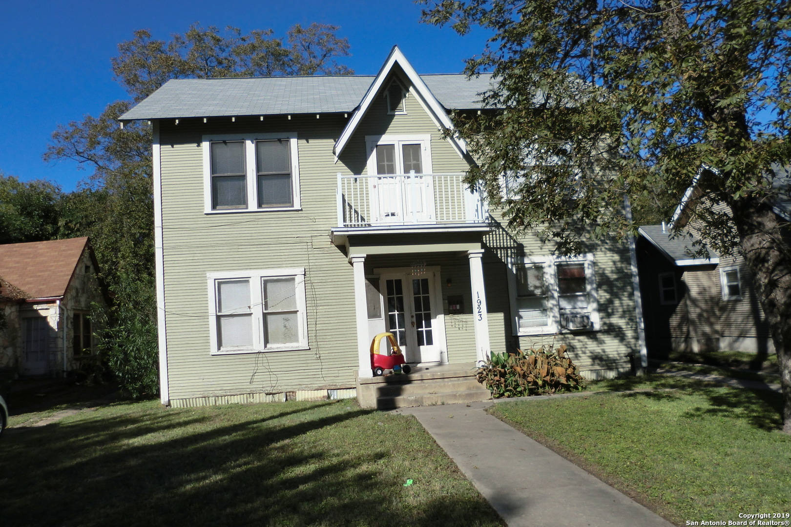 Photo 1 of 9 — 1923 W KINGS HWY 4, San Antonio, TX 78201