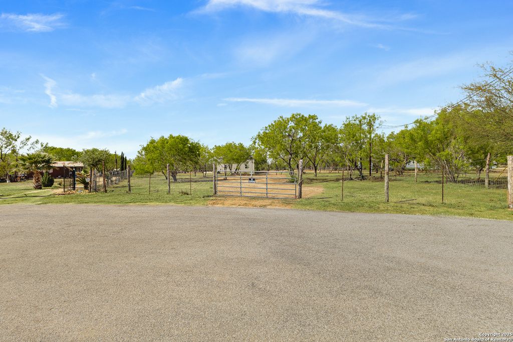 Photo of 128 county road 2672, Devine, TX 78016 (MLS # 1927621)
