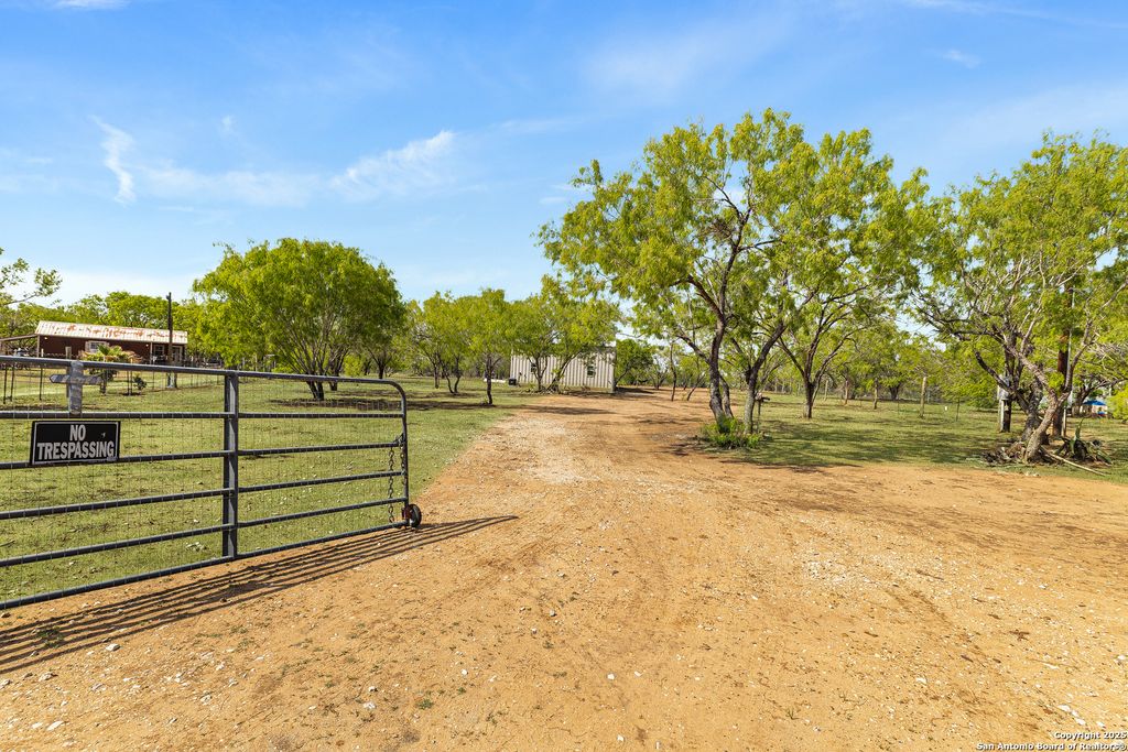 Photo of 128 county road 2672, Devine, TX 78016 (MLS # 1927621)