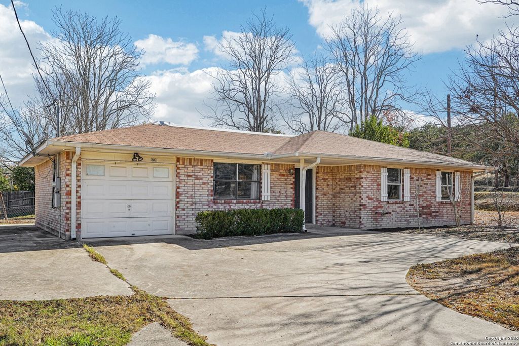 Photo of 1601 Newton Steet, Kerrville, TX 78028 (MLS # 1929753)