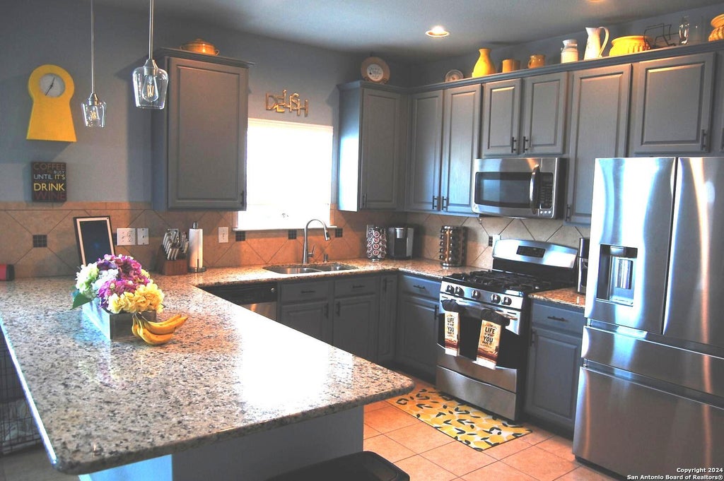 Photo of 509 WHITTMEN AVE, Schertz, TX 78108 (MLS # 1931419)
