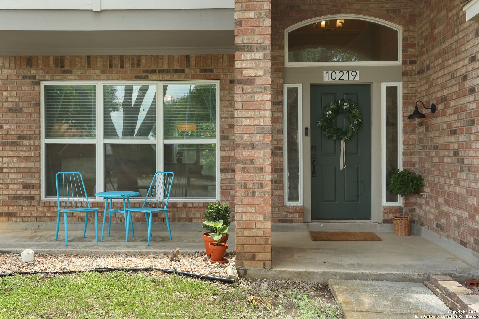 10219 Coyote Hill