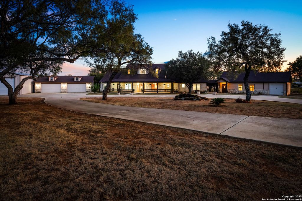 Photo of 765 E Loop 1604, St Hedwig, TX 78152 (MLS # 1913230)