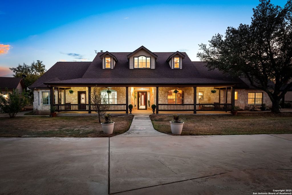 Photo of 765 E Loop 1604, St Hedwig, TX 78152 (MLS # 1913230)