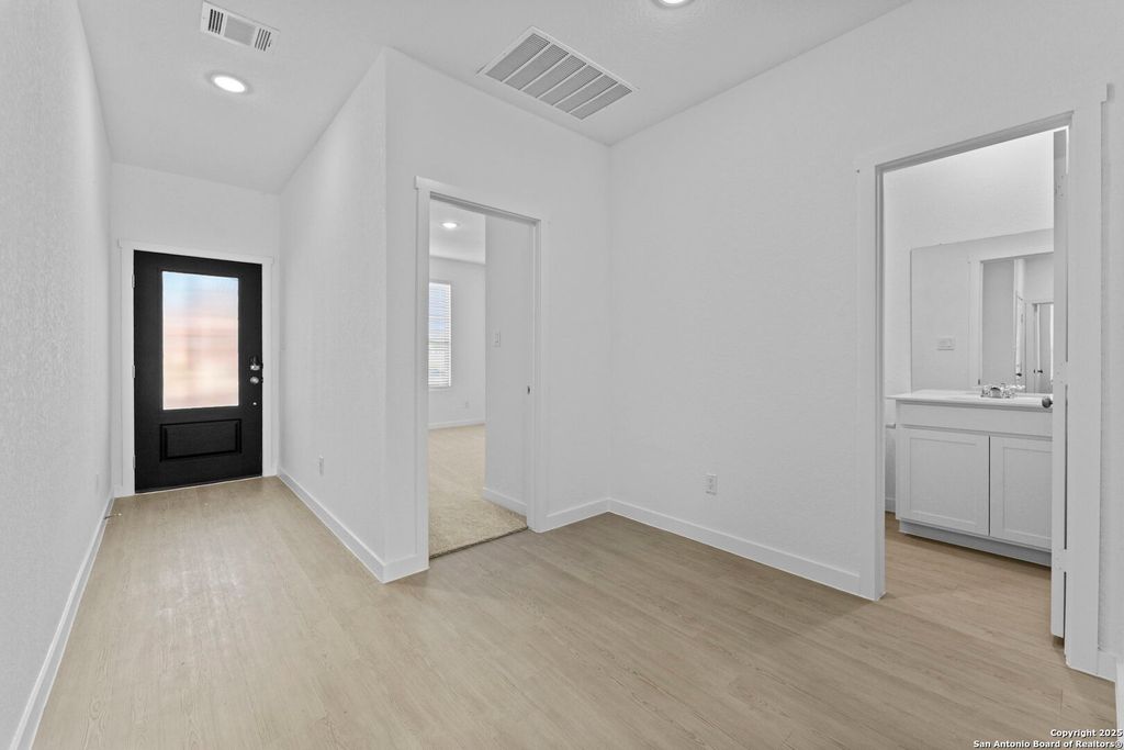 Photo of 740 Horsetail Ln, New Braunfels, TX 78130 (MLS # 1922745)