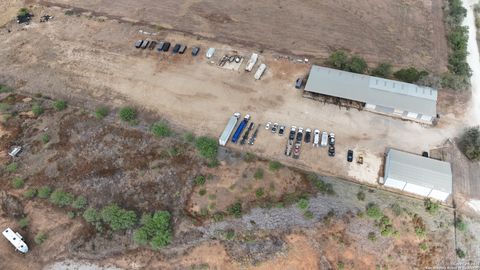 204 PR Cardinal Lane Jourdanton TX 78026