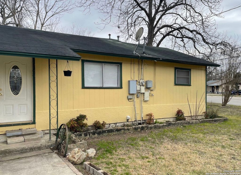 Photo of 220 S Live Oak, New Braunfels, TX 78130 (MLS # 1923369)