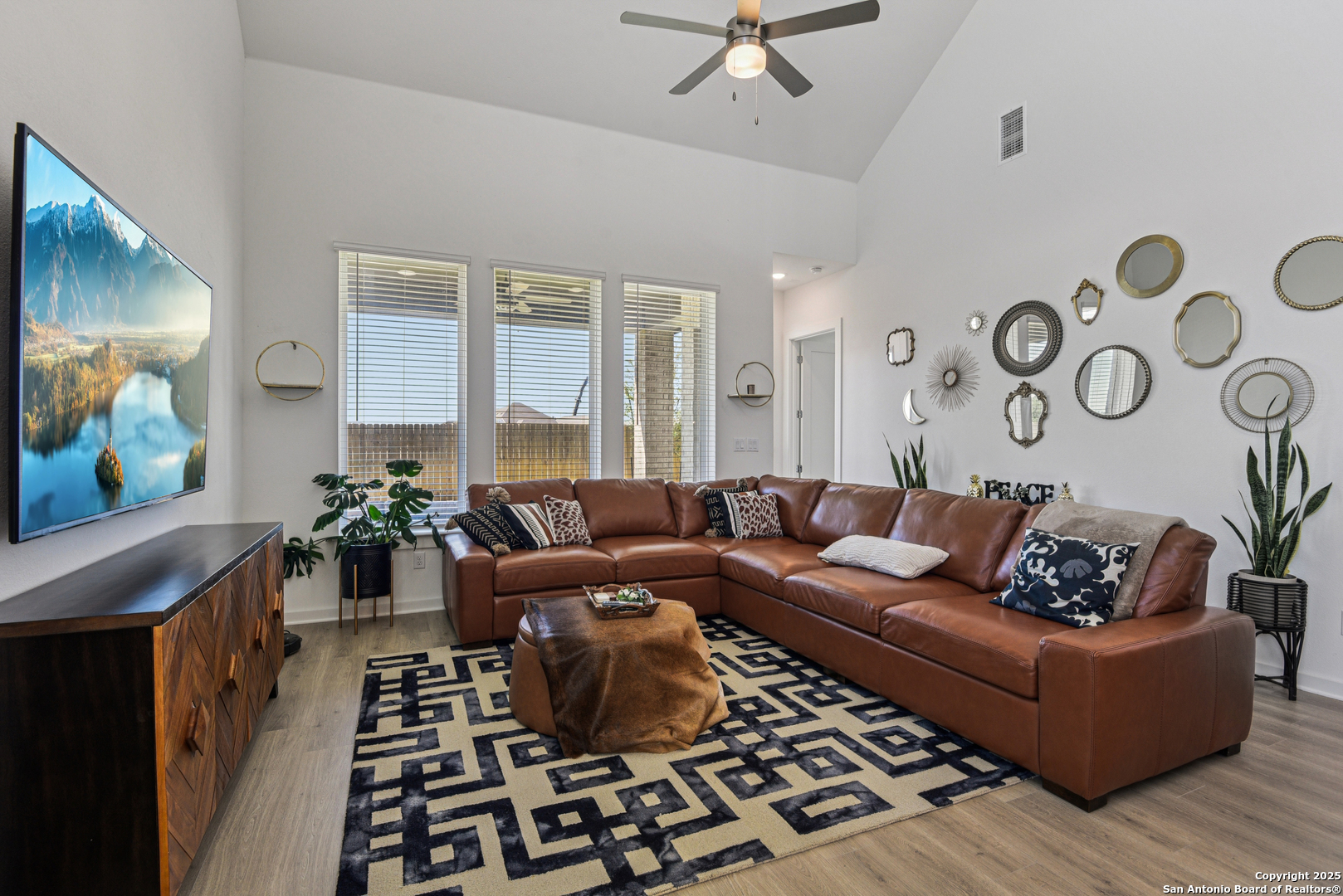 2848 Maximilian Ln
