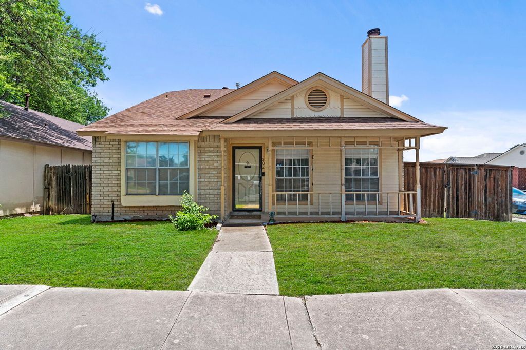 Photo of 702 GARDEN MEADOW DR, Universal City, TX 78148 (MLS # 1968945)