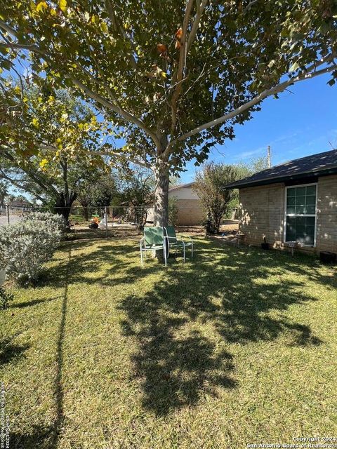 A home in Carrizo Springs