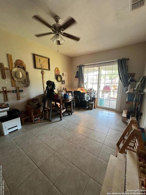 A home in Carrizo Springs