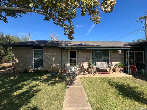 A home in Carrizo Springs