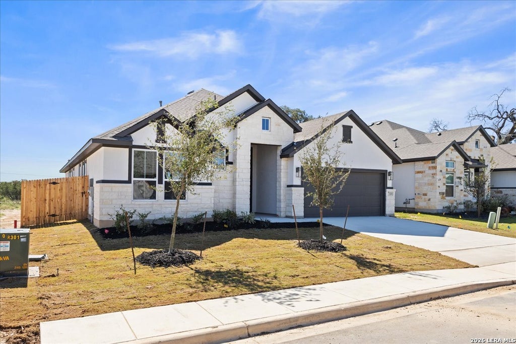 Photo of 321 SAWTOOTH OAK DR, Seguin, TX 78155 (MLS # 1994834)
