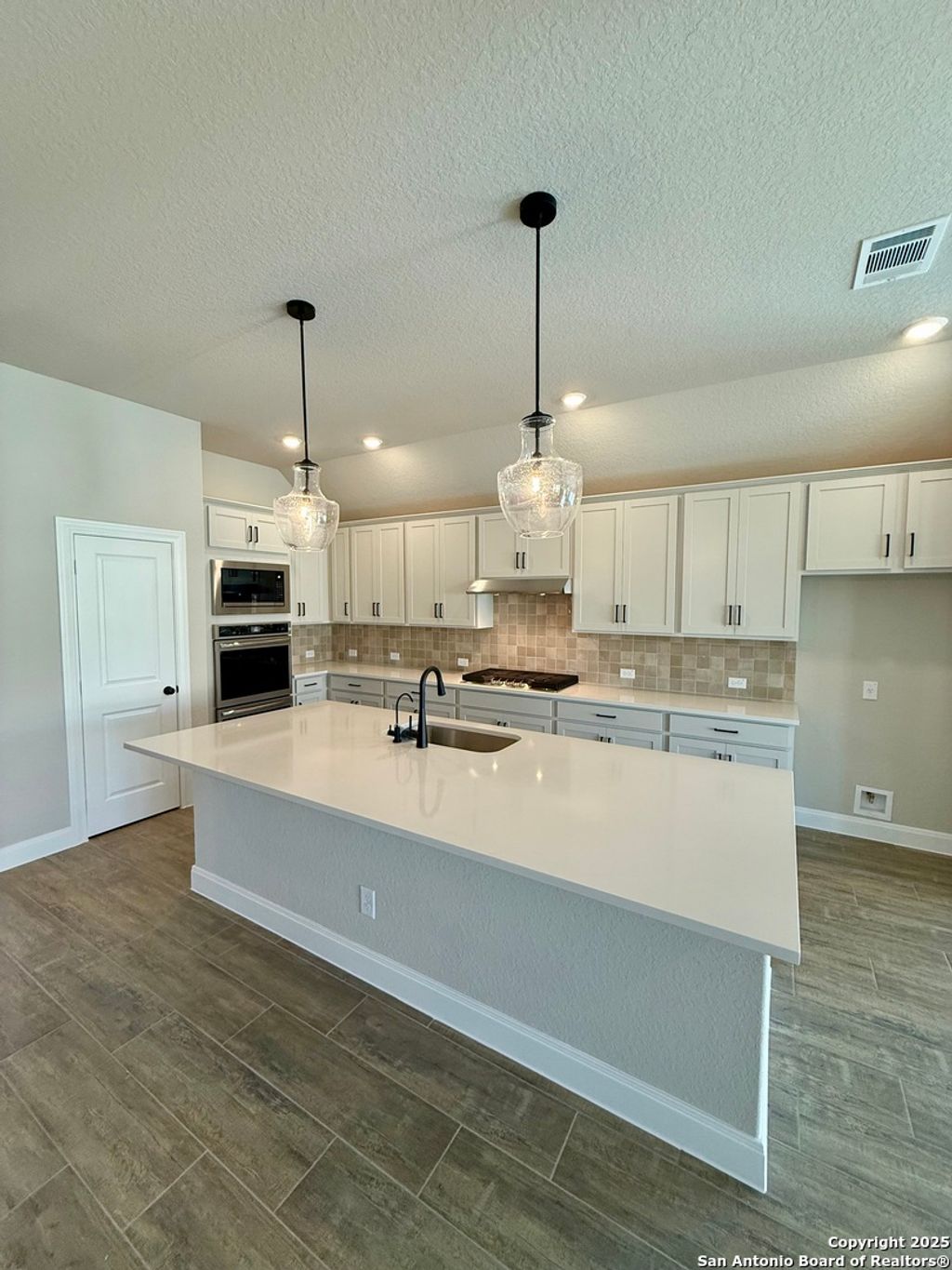 Photo of 1319 Webb Creek, New Braunfels, TX 78132 (MLS # 1922157)