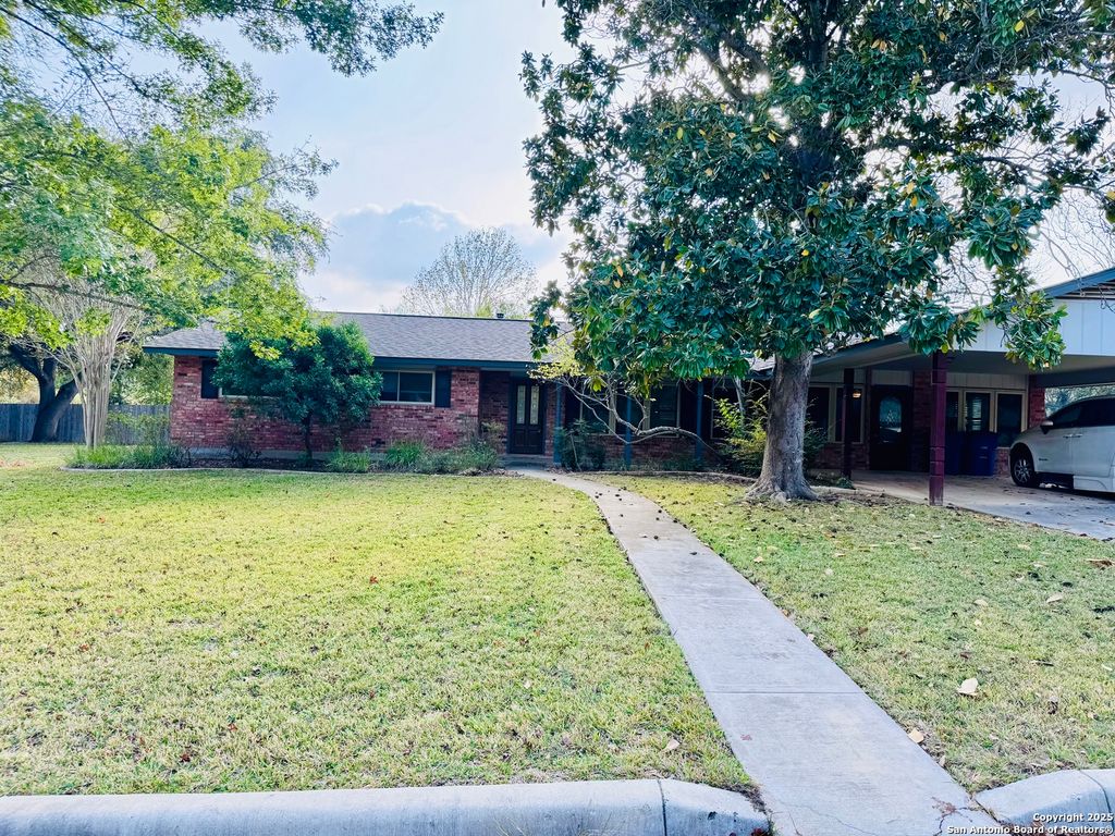 Photo of 1705 Hickory, Floresville, TX 78114 (MLS # 1924678)