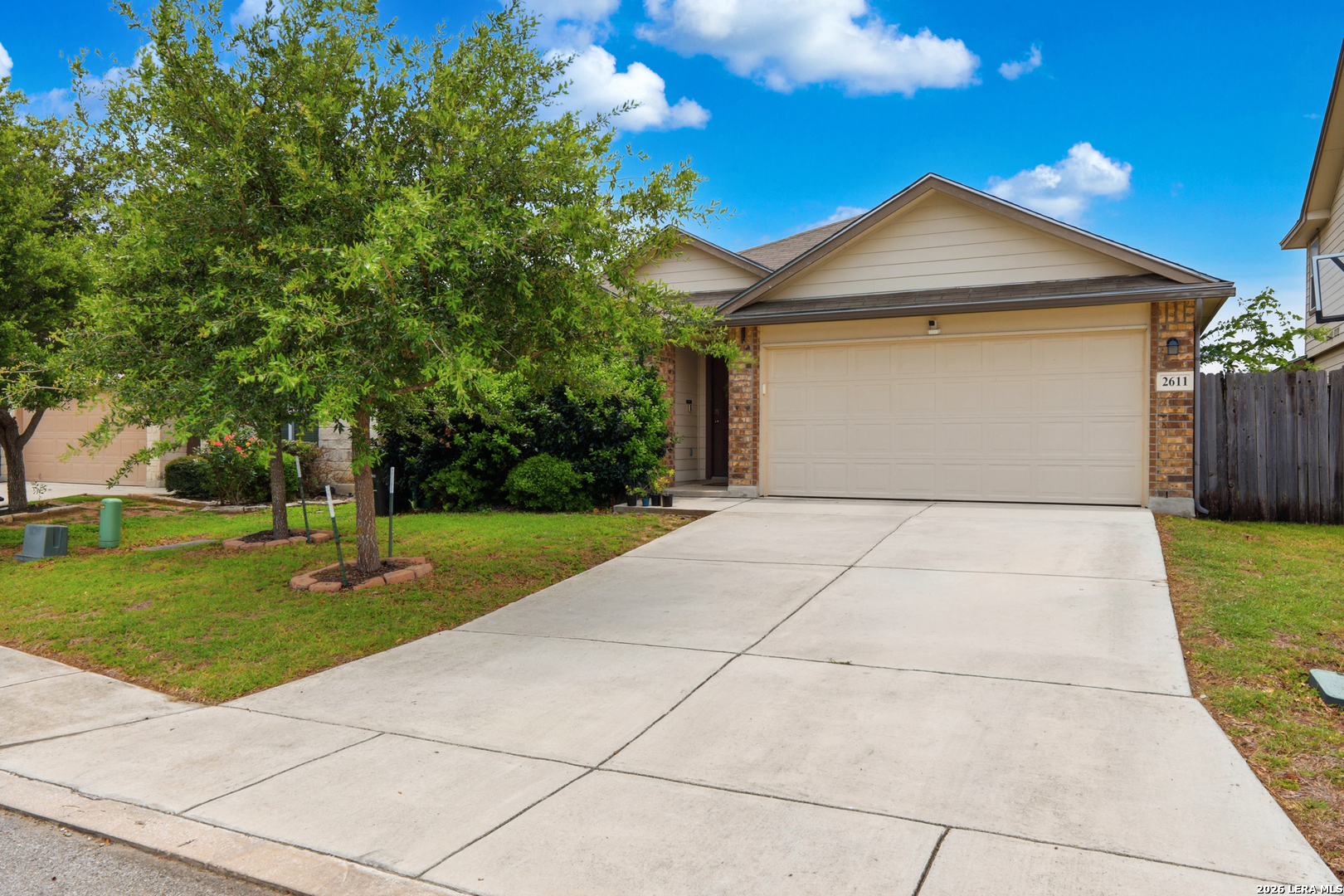 2611 LIVE OAK PASS