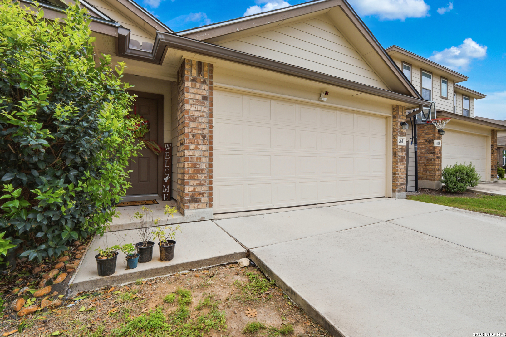 2611 LIVE OAK PASS