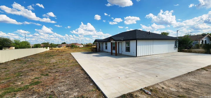 Photo 1 of 21 — 86 LOS SAUCES RD, Eagle Pass, TX 78852
