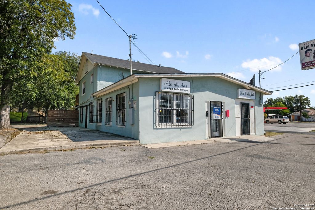 Photo of 3016 S Presa, San Antonio, TX 78210 (MLS # 1928186)