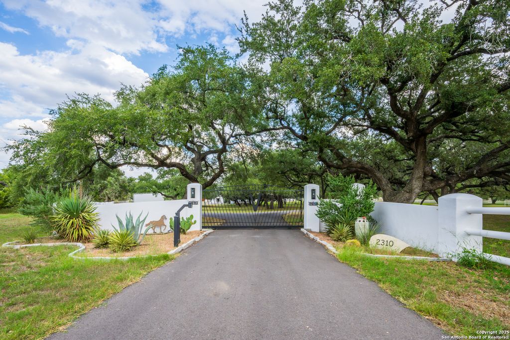 Photo of 2310 state highway 97, Pleasanton, TX 78064 (MLS # 1926323)