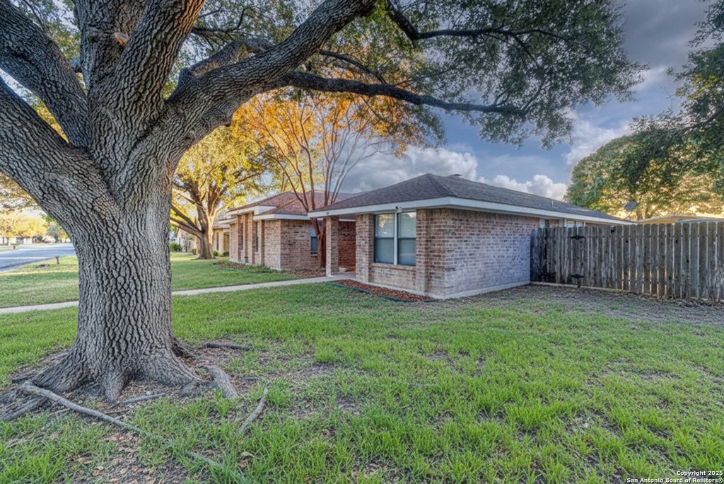 Photo of 141 COTTONWOOD ST, Uvalde, TX 78801 (MLS # 1929892)