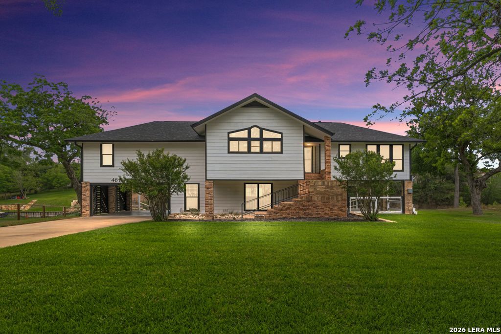 Photo of 46 E Hampton, Seguin, TX 78155 (MLS # 1959505)