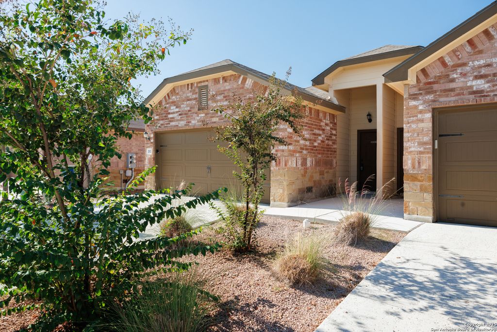 Photo of 212 Ragsdale, New Braunfels, TX 78130 (MLS # 1927291)