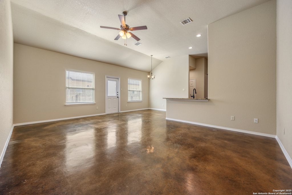 Photo of 212 Ragsdale, New Braunfels, TX 78130 (MLS # 1927291)