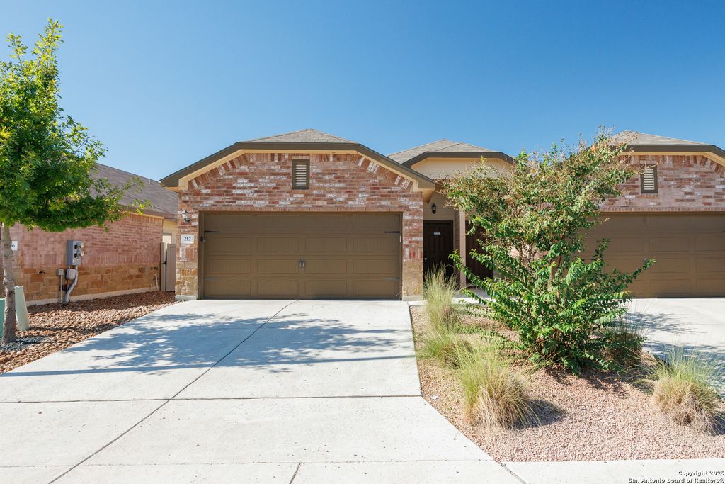 Photo of 212 Ragsdale, New Braunfels, TX 78130 (MLS # 1927291)