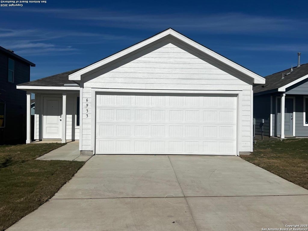 Photo of 6933 Calcite Trail, Elmendorf, TX 78112 (MLS # 2020106)