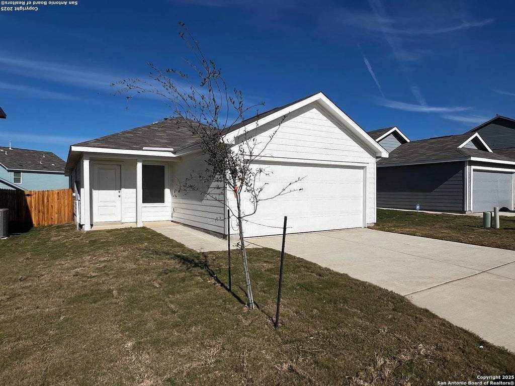 Photo of 6933 Calcite Trail, Elmendorf, TX 78112 (MLS # 2020106)
