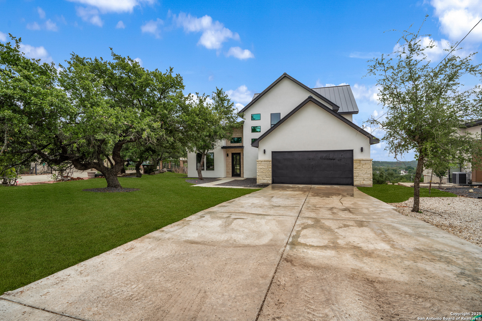 25822 Mount Carillon