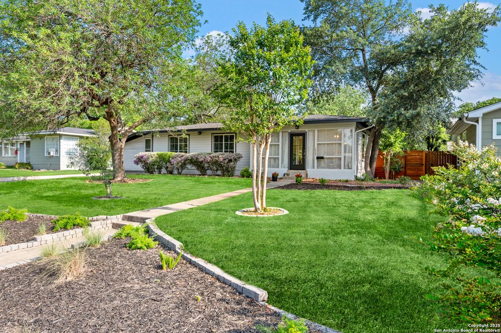 Photo of 227 Devonshire, San Antonio, TX 78209 (MLS # 1875117)